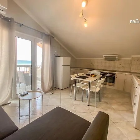 Sofia's Seafront House #propertly Apartament Vergia